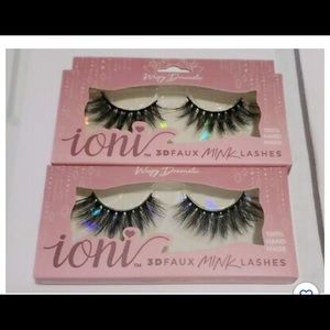 lashes and lipgloss !!